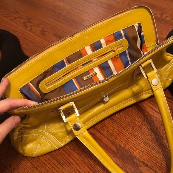 Maxximum  bag feels like leather but not sure... - Picture 3 of 4